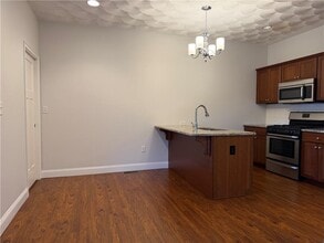 76 Morningside Dr in North Kingstown, RI - Building Photo - Building Photo