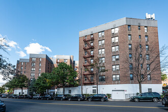 The Hilltop House in Elmhurst, NY - Foto de edificio - Building Photo