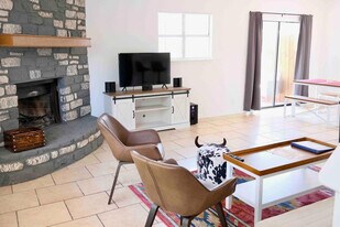 1708-1710-1710 Horseshoe Cir in Round Rock, TX - Building Photo