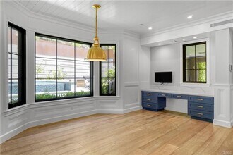 2520 La Condesa Dr in Los Angeles, CA - Building Photo - Building Photo