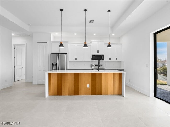 2109 NW 17th Pl in Cape Coral, FL - Building Photo - Building Photo