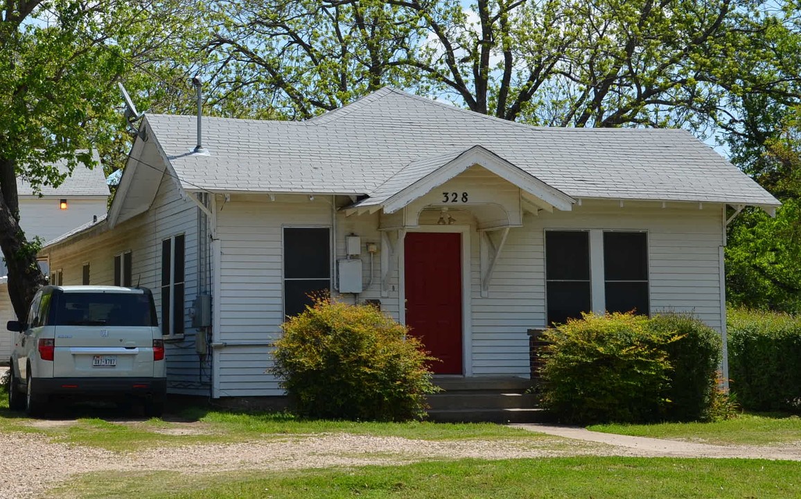 328 Normal St in Denton, TX - Foto de edificio