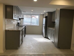 10 Charing Rd in Ottawa, ON - Building Photo - Building Photo