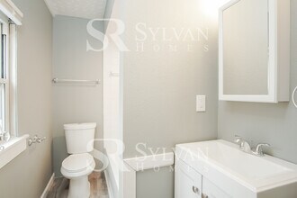 2 Ogden St in Carnegie, PA - Building Photo - Building Photo