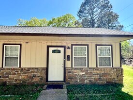 1004 Owen St, Unit B in Malvern, AR - Building Photo