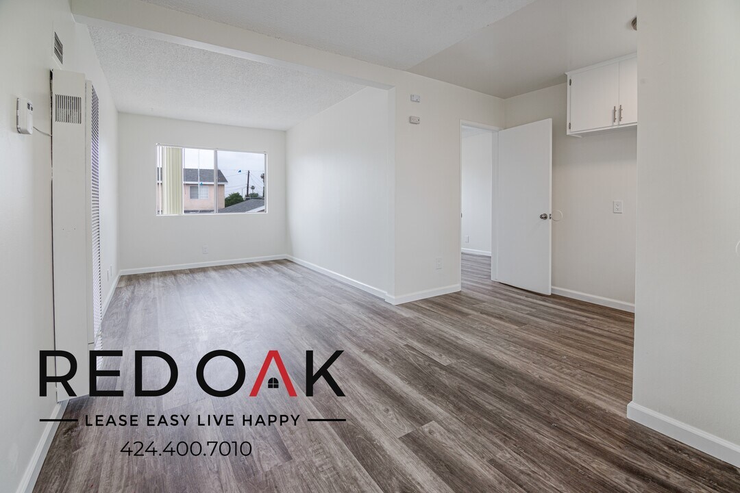 10920 Ramona Blvd in El Monte, CA - Building Photo