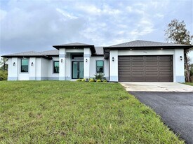 2343 37th Ave NE in Naples, FL - Building Photo