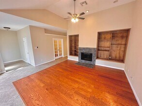 3200 Duval St in Austin, TX - Building Photo - Building Photo