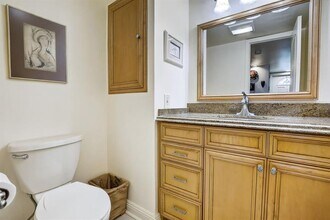 820 S Hollybrook Dr in Pembroke Pines, FL - Building Photo - Building Photo