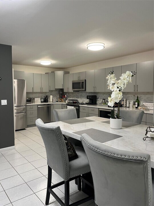 113 Lake Pine Cir in Greenacres, FL - Building Photo