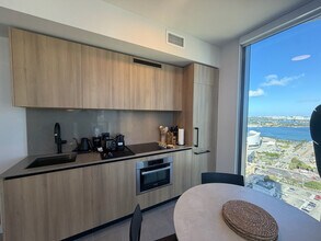 121 NE 5th St, Unit SI FL32-ID1470137P in Miami, FL - Foto de edificio - Building Photo