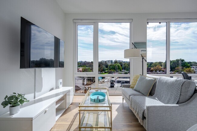 38 Hichborn St, Unit 401 in Boston, MA - Building Photo - Building Photo