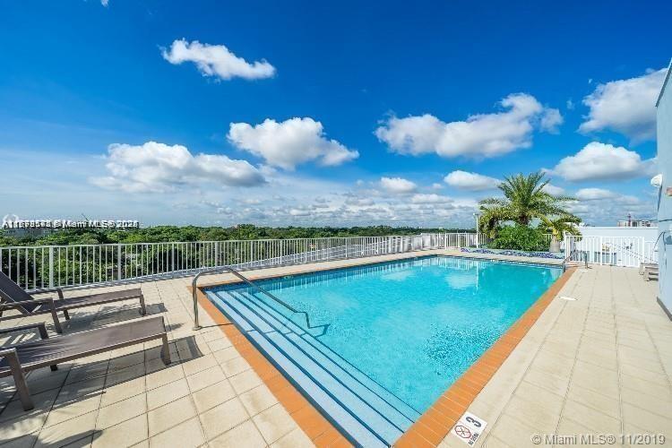 3250 Grand Ave in Miami, FL - Building Photo