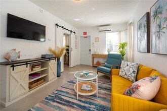 1625 Fletcher St in Hollywood, FL - Building Photo - Building Photo