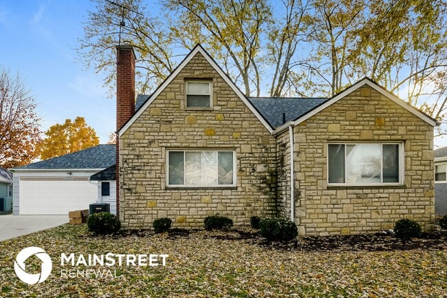 property at 1646 Oakwood Ave