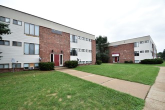 Grey Ridge Apartments LLC in South Bend, IN - Building Photo - Building Photo