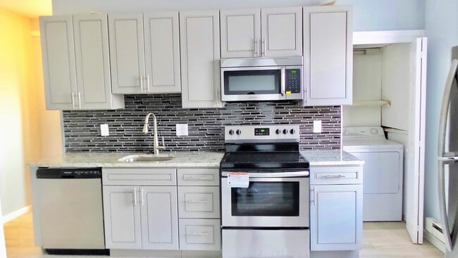 1640 Wolf St in Philadelphia, PA - Building Photo - Building Photo