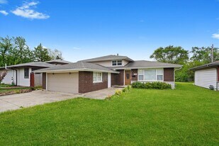 1315 Prince Dr in South Holland, IL - Building Photo