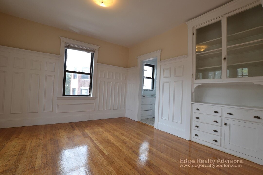 217 Chestnut Hill Ave, Unit 3 in Boston, MA - Building Photo