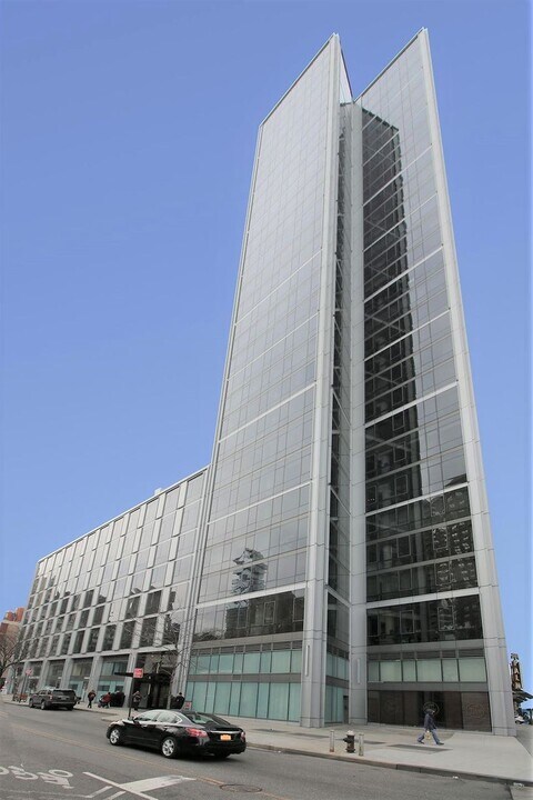 200 Chambers St in New York, NY - Building Photo