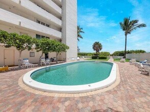 3640 N Ocean Dr in Riviera Beach, FL - Building Photo - Building Photo