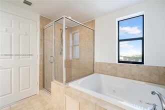 888 Douglas Rd in Coral Gables, FL - Building Photo - Building Photo