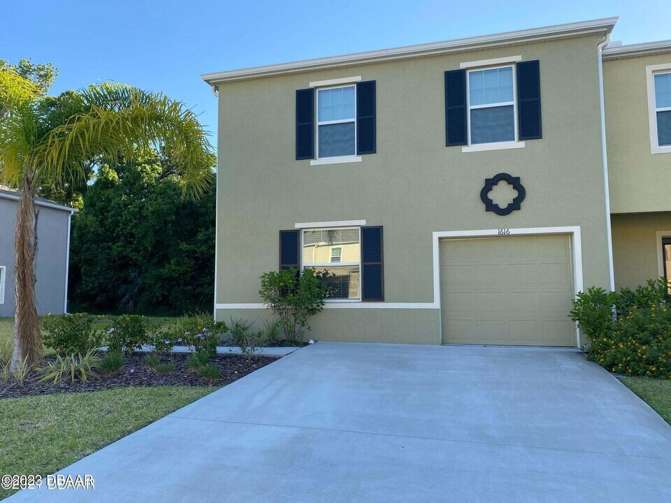 1616 Primo Ct in Holly Hill, FL - Building Photo