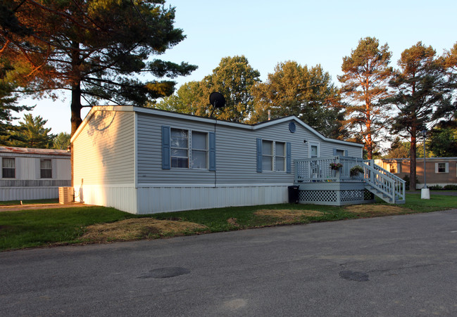 Meadowood in New Middletown, OH - Building Photo - Building Photo