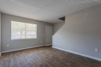 Driftwood Apartments in North Charleston, SC - Building Photo - Interior Photo