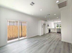 8614 Peachtree St in Houston, TX - Building Photo - Building Photo