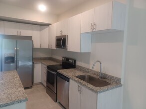 3313 SW 8th Pl in Cape Coral, FL - Foto de edificio - Building Photo