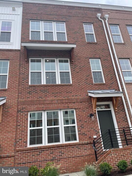3546 Margaret Jones Pl in Rockville, MD - Foto de edificio