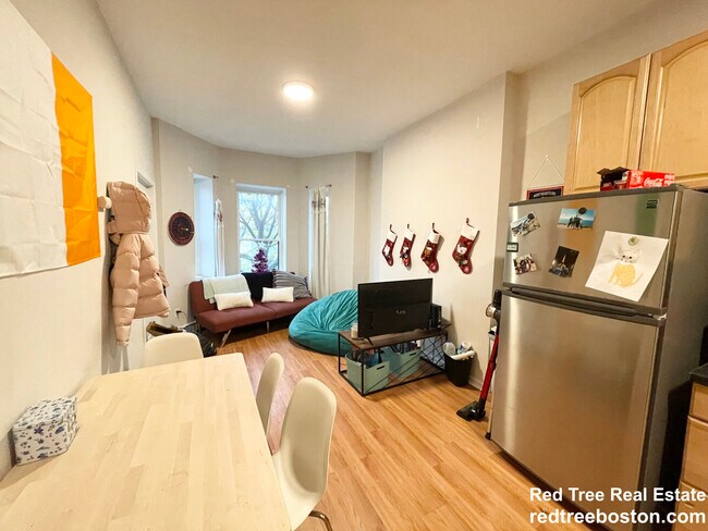 96 Hammond St, Unit 2 in Boston, MA - Foto de edificio - Building Photo