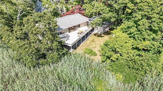 2 Buckingham St in Barrington, RI - Building Photo - Building Photo