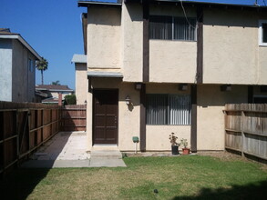 16542 Pro Cir, Unit C in Huntington Beach, CA - Building Photo - Building Photo