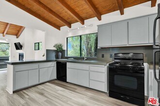 2039 Tuna Canyon Rd in Topanga, CA - Foto de edificio - Building Photo