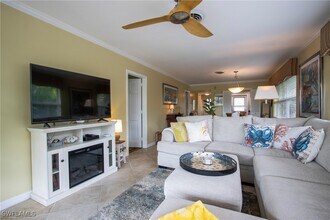 820 Ketch Dr in Naples, FL - Foto de edificio - Building Photo