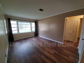 355 S 47th St in Lincoln, NE - Foto de edificio - Building Photo