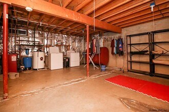 78 Lower Newtown Rd in Waterford, NY - Foto de edificio - Building Photo