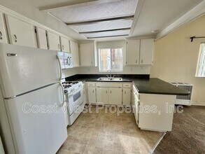 4695 Bancroft St in San Diego, CA - Building Photo - Building Photo