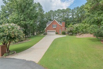 530 Saddlebrook Dr in Roswell, GA - Building Photo - Building Photo