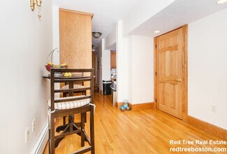 87 Myrtle St, Unit A in Boston, MA - Foto de edificio - Building Photo