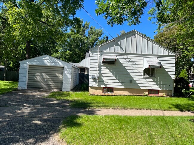 303 N 8th St in River Falls, WI - Building Photo - Building Photo