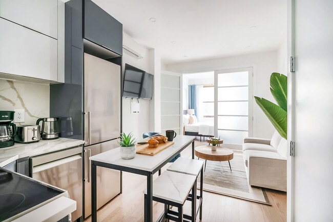 335 E 22nd St in New York, NY - Building Photo - Building Photo