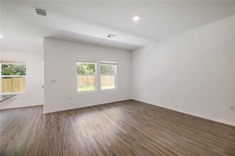10724 Steinbeck Dr in Austin, TX - Building Photo - Building Photo