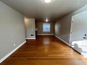 715 NE Ainsworth St in Portland, OR - Building Photo - Building Photo