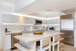 102 24th St in Miami Beach, FL - Building Photo