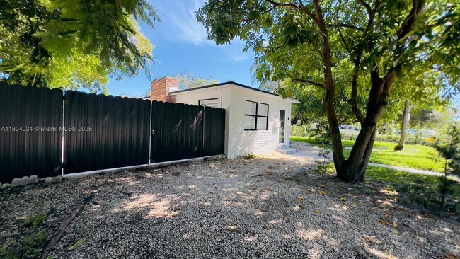 841 S 24th Ave in Hollywood, FL - Building Photo - Building Photo