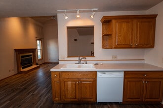 1004 N 10th St, Unit Unit 101 in Norfolk, NE - Building Photo - Building Photo