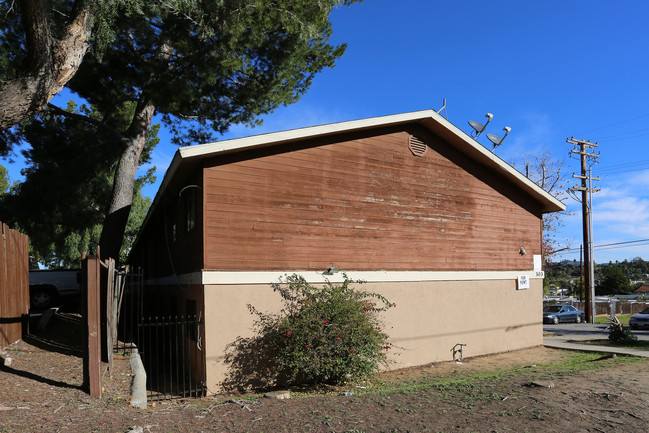 Vista Knolls Apartments in Fallbrook, CA - Building Photo - Building Photo